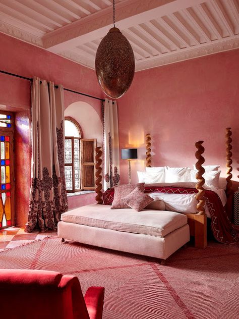 the style saloniste: Rocking the Casbah: Discovering the Ultra-Stylish El Fenn Private Hotel in Marrakech El Fenn, Rock The Casbah, Moroccan Bedroom, Pink Paradise, Moroccan Interiors, Pink Bedrooms, American Decor, Design Apartment, Marrakech Morocco