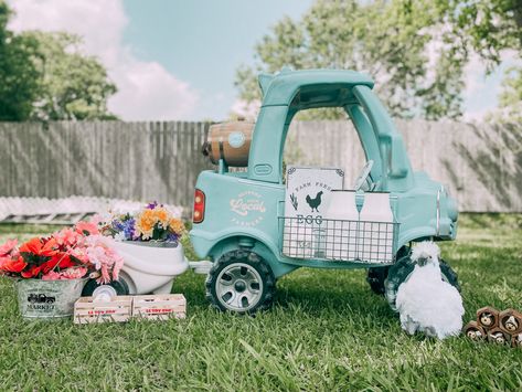 DIY, cozy coupe, little tikes, farmers market, upcycle, upcycle toys, cozy coupe makeover Toy Car Makeover, Cozy Coupe Photoshoot, Cozy Coupe Flower Truck, Cozy Coop Car Makeover, Cozy Truck Makeover, Cosy Coupe Makeover, Farmers Market Cozy Coupe, Diy Cozy Coupe Makeover, Cozy Coupe Truck Makeover