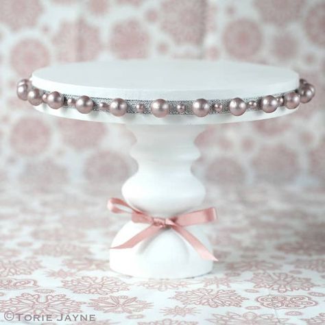 Pretty Cake Stands, Mini Gingerbread House, Diy Cake Stand, Beautiful Cake Stands, Pretty Cake, Cake And Cupcake Stand, Cupcake Stands, Diy Desserts, Dessert Aux Fruits