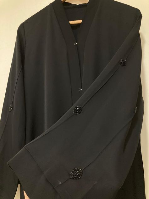 Abaya Stone Design, Burkha Hand Work Design, Nakab Design New Black, Black Burqa Designs, Burqa Designs Simple, Dubai Burkha Designs, Burka Fashion, Work Abaya, Long Kurta Designs