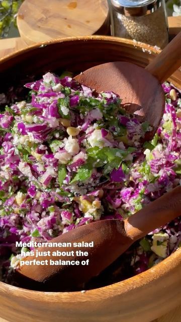 Purple Cabbage Recipes, Shred Happens, Low Carb Salad, Mediterranean Salad, Cabbage Recipes, Mediterranean Diet Recipes, Red Cabbage, Easy Keto, Mediterranean Recipes