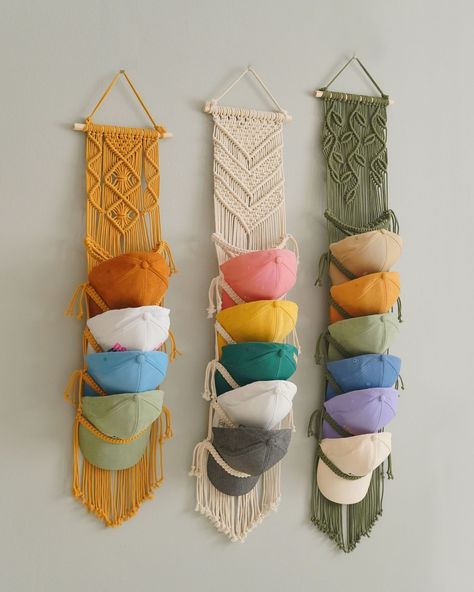 I'm completely captivated by my Macrame Cap Rack! 🧢✨ This chic organizer not only tidily holds my baseball caps but also introduces a charming bohemian flair to my space. Its vertical design and smart snapback cap display are innovative – ideal for giving as a gift, especially for Father's Day or as a considerate gesture for a baseball coach. 🎁👨‍⚾️ And the best part? It serves as both an entryway organizer and a delightful farmhouse decor element, making it a distinctive addition to any house... Baseball Hat Storage, Baseball Cap Storage, Organize Baseball Hats, Baseball Cap Rack, Baseball Caps Storage, Hat Hangers, Cap Storage, Macrame Hat, Cap Rack