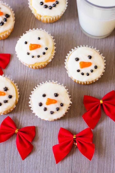 Muffins Decoration, Easy Holiday Dessert, Christmas Muffins, Vegetarian Christmas Recipes, Christmas Cupcakes Recipes, Christmas Cupcakes Decoration, Frozen Cupcakes, Snowman Cupcakes, Easy Holiday Desserts