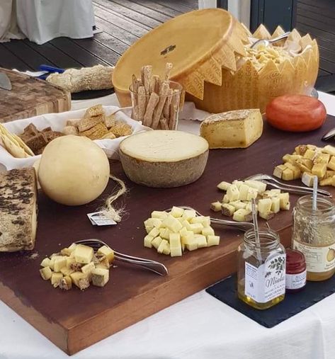 Just look at that parmesan wheel!!!!  Fabulous, simple cheese display.  Yum. Parmesan Wheel, Wedding Cheese Board, Cheese Buffet, Italian Food Party, Wedding Recovery, Wedding Cheese, Cheese Table, Cheese Display, Cheese Packaging