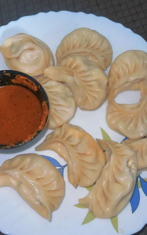 Homemade Momos Snap, Momo Snap, Momos Aesthetic, Homemade Momos, Momo Image, Vegetable Biryani Recipe, Rabbit Images, Momos Recipe, Vegetable Biryani