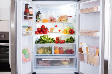 Refrigerator Temperature, Refrigerator Organization, Fridge Organization, Meat And Cheese, Food Safety, Macedonia, Fresh Produce, Food Store, Kitchen Hacks