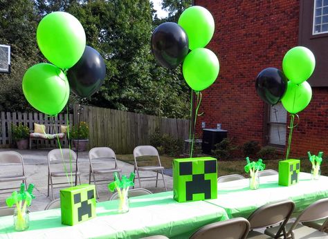 My youngest turned 6 and was very opinionated about what he wanted for his birthday party!  The Game Truck came to our house for a Minecraft... Minecraft Table, Minecraft Balloons, Minecraft Birthday Decorations, Minecraft Party Supplies, Diy Minecraft Birthday Party, Minecraft Party Favors, Minecraft Bday, Mind Craft, Minecraft Party Decorations