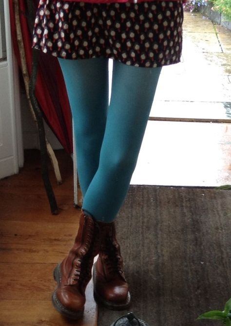 Teal tights, burnt orange doc martens Turquoise Tights Outfit, Teal Tights Outfit, Color Tights Outfit, Aranea Serket, Granny Chic Fashion, Tights Outfits, Green Tights, Blue Tights, Colored Tights