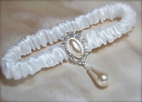 Diy Leg Garter, Rhinestone Garter, Bride Garter, Leg Garter, Great Gatsby Wedding, Wedding Garters, Gatsby Wedding, Black Feathers, Wedding Veils