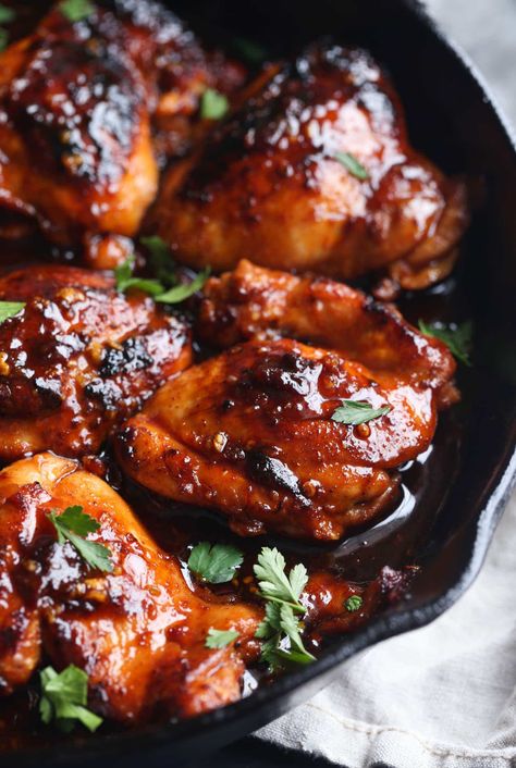 Honey Chipotle Skillet Chicken Recipe | Cookies & Cups Chipotle Recipes Chicken, Honey Chipotle Chicken, Honey Chipotle, Chicken Skillet Recipes, Sunday Dinner Recipes, Chipotle Chicken, Cookie Cups, Skillet Chicken, Baked Chicken Recipes