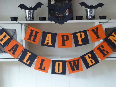 Happy Halloween bunting banner, scary Halloween party decoration in orange and black, Gothic Halloween Bunting Banner, Halloween Decorations Party Scary, Paper Halloween Decorations, Diy Bunting, Halloween Decorations Diy, Fiesta Halloween, Halloween Kids Costumes Girls, Halloween Bar, Halloween Bunting