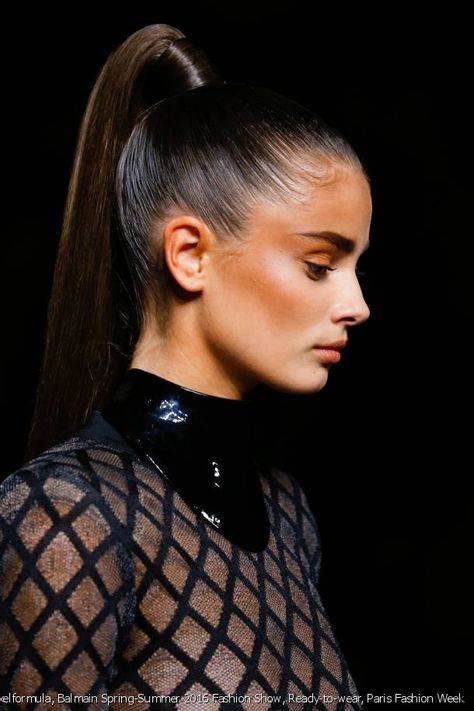 Runway Ponytail Hairstyles, Fashion Show Hairstyles Runway, Slick Ponytail, Chic Ponytail, High Fashion Hair, High Ponytail Hairstyles, Hot Haircuts, Runway Hair, Editorial Hair