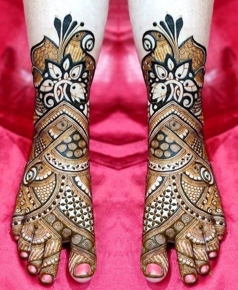 Pag Mahendi Design, Henna Design For Leg, Mehandi Design For Leg, Legs Mehndi Designs, Feet Henna Design, Indian Bridal Mehndi, Leg Mehandi, Arabian Mehndi, Foot Mehndi Design