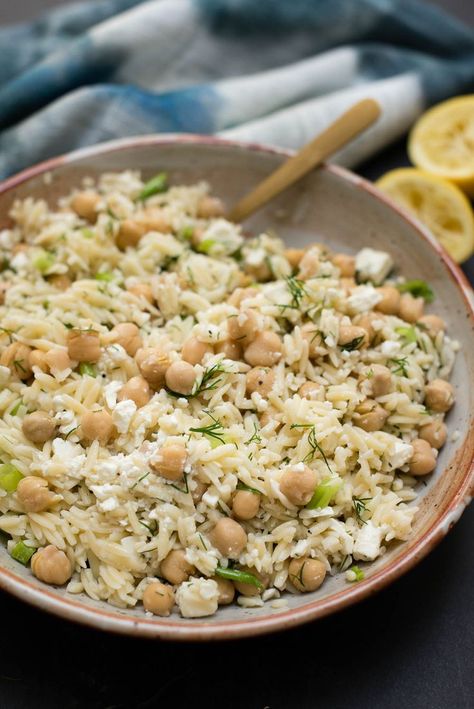 Orzo Chickpea, Chickpea Pasta Salad, Yum Salad, Orzo Pasta Salad, Greek Pasta, Chickpea Pasta, Cold Pasta, Pea Salad, Side Dish Recipes Easy