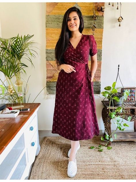 Wrap Cotton Dress, Cotton Ikat Dress, Stylish Cotton Dresses, Casual Cotton Dresses For Women, Pochampally Dress Designs Cotton, Wrap Kurti Design, Kurtha Tops Designs For Women, Wrap Dress Designs, Ikat Kurta Designs Cotton