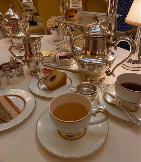 English Royalty Aesthetic, British Royalty Aesthetic, Old Money Breakfast, Old Money British Aesthetic, English Old Money Aesthetic, Old Money Tea Party, British Old Money Aesthetic, Old British Aesthetic, Old Royalty Aesthetic