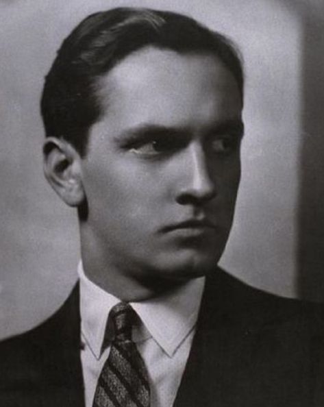 Fredric March, Best Actor Oscar, Oscar Winning Movies, Classic Movie Stars, Performance Artist, Handsome Actors, Golden Age Of Hollywood, Hollywood Actor, Vintage Hollywood