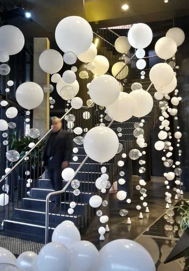 Diy Ballon, White Party Theme, Caribbean Party, Balloon Clusters, Ballon Party, All White Party, Balloon Ideas, Diy Event, Large Balloons