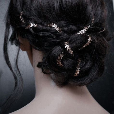 Royal Aesthetic, Fantasy Hair, Fantasy Aesthetic, Aesthetic Hair, Hair Jewelry, Cute Hairstyles, Her Hair, Hair Inspo, Hair Pins