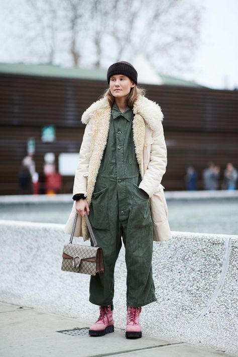 Boilersuit Outfit, Fashion Outfits Boho, Coverall Outfit, Best Fashion Outfits, Pitti Uomo Street Style, Boho Street Style, Street Style 2018, Top Street Style, Styles Ideas