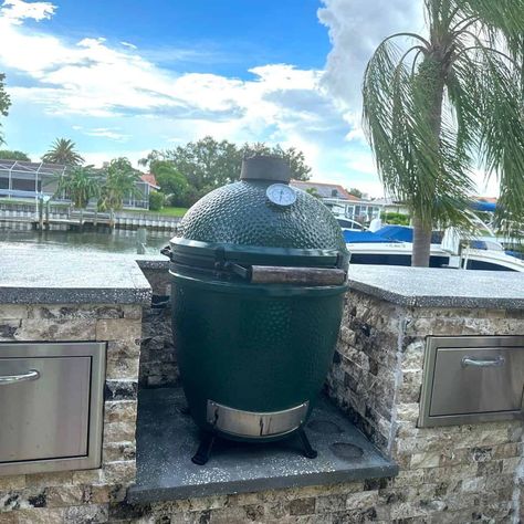 11 Steps to Cleaning Your Big Green Egg for Peak Performance - Drizzle Me Skinny! Egg Smoker, Aaron Franklin, Best Brisket, Barbecue Recipes Grill, Big Green Egg Grill, Green Egg Grill, Big Green Egg Recipes, Egg Grill, The Big Green Egg