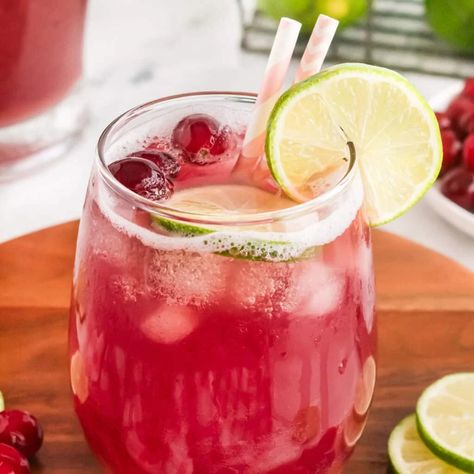 Easy Sparkling Cranberry Pineapple Punch Cranberry Pineapple Punch, Sparkling Punch, Cranberry Punch, Pineapple Punch, Salad Sauce, Muffin Cake, Sweet Tart, Dessert Dips, Beverage Recipes