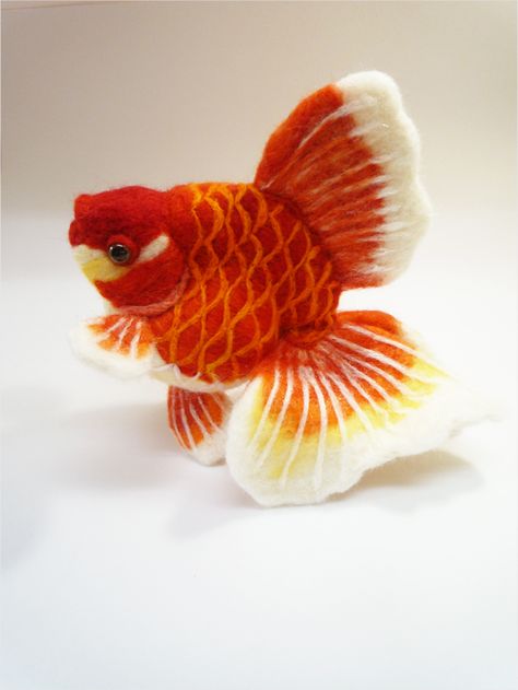 Tovad Ull, Fish Toy, Felt Fish, Needle Felting Tutorials, Needle Felting Projects, Felting Tutorials, Needle Felted Animals, Art Textile, Felt Hearts