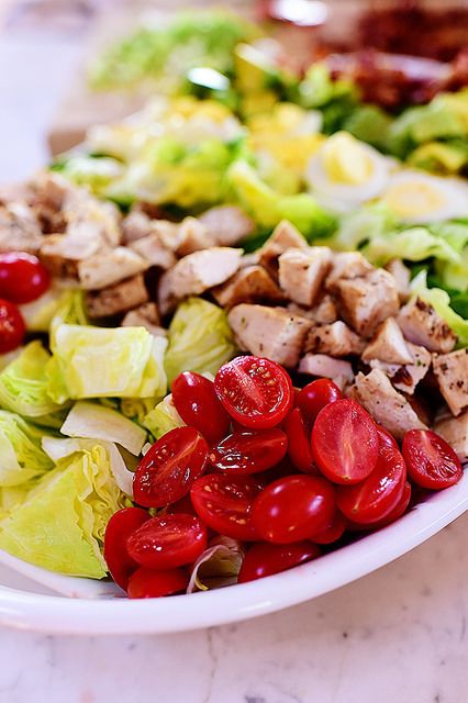 Cobb Salad and blue cheese dressing Pioneer Woman Chicken, Chicken Cobb Salad, The Pioneer Woman Cooks, Barbecue Sides, Pioneer Women Cooks, Salad Salad, Dinner Plans, Bbq Sides, Romaine Lettuce Salad