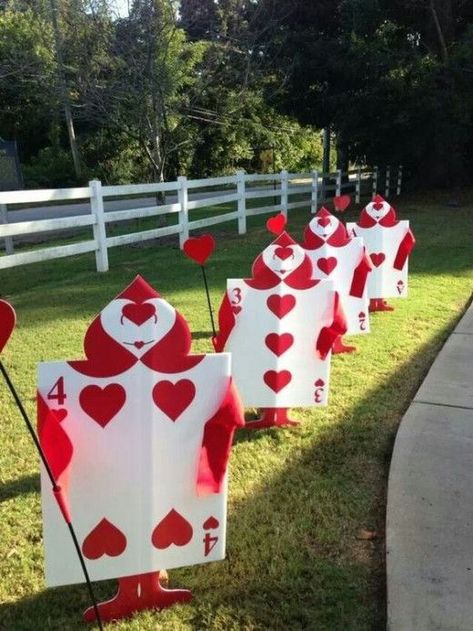 Alice In Wonderland Card Soldiers, Card Soldiers, Diy Alice In Wonderland, Wonderland Party Theme, Queen Of Hearts Card, Alice In Wonderland Diy, Wonderland Party Decorations, Alice In Wonderland Decorations, Wonderland Decorations