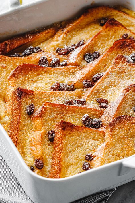 Bread and Butter Pudding - #brunch #recipe #eatwell101 - This bread and butter pudding recipe is a comforting and easy recipe perfect for Easter brunch, Mother's Day, or simply to indulge your sweet tooth on a lazy weekend. - #recipe by #eatwell101® Brioche Bread And Butter Pudding, Best Bread Pudding Recipe, British Pudding, Mary Berry Recipe, Bread Puddings, Butter Pudding, Cinnamon Raisin Bread, Dessert Simple, Brioche Bread