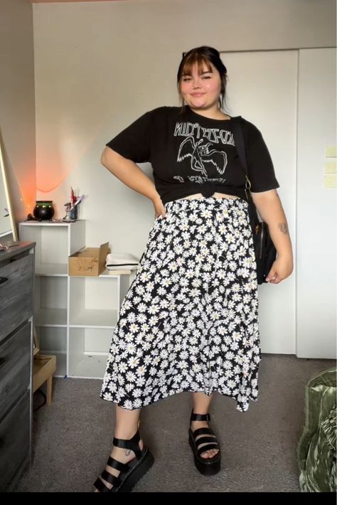 Women's Plus Size Skirts Allover … curated on LTK Size 16 Outfits Curvy Fashion, Ta Outfits, Floral Midi Skirt Outfit, Grunge Outfits Plus Size, Plus Size Alt Fashion, Doc Marten Sandals, Plus Size Aesthetic Outfits, Outfit Edit, Plus Size Grunge