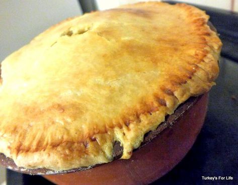 Meat And Potato Pie, English Pie, Pies Savory, Potato Pie Recipe, Pasties Recipes, Meat Pie Recipe, Savoury Tarts, Minced Meat Recipe, British Foods