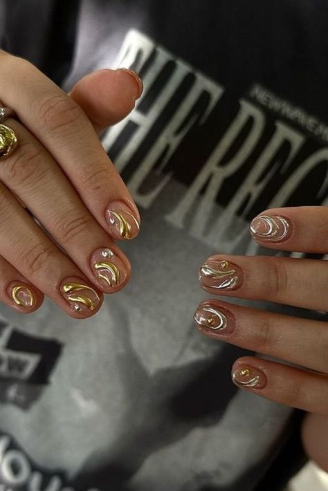 Gold Nails Shellac, Mixed Metals Nails, Mixed Metal Nails, Aw Nails, Nails Con Relieve, Vacation Nail Ideas, Design Summer Nails, Mini Nails, Nail Art Gold