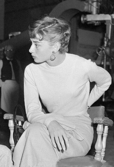 Audrey Hepburn Haircut, Audrey Hepburn Hair, Aubrey Hepburn, Sherilyn Fenn, Audrey Hepburn Photos, Audrey Hepburn Style, Roman Holiday, Norma Jeane, British Actresses