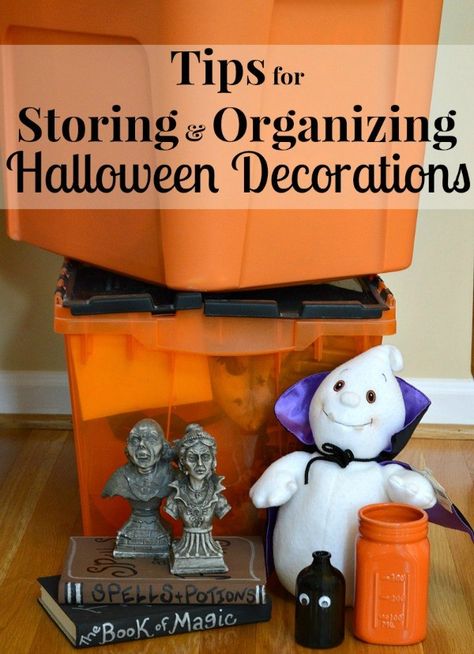 7 tips for storing and organizing Halloween decorations Storing Halloween Decorations, Store Halloween Decorations, Moving Organisation, Paper Clutter Organization, Declutter Home, Spooky Food, Holiday Storage, Paper Clutter, How To Store