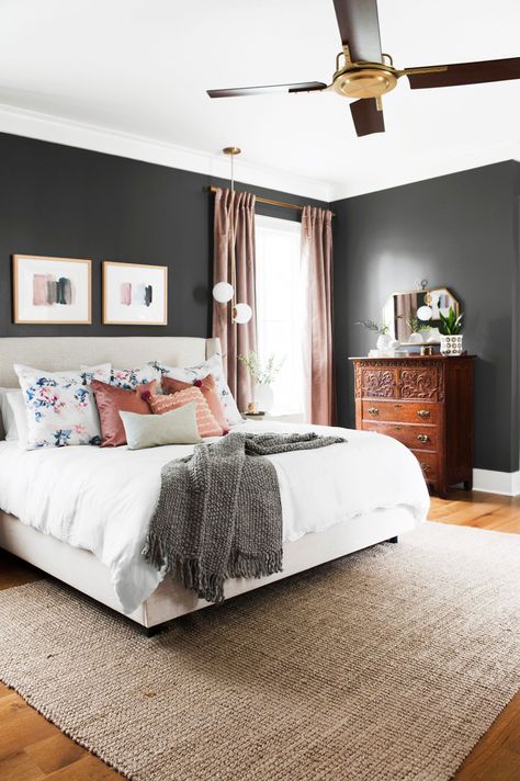 Dark Cozy Bedroom, Black Accent Walls, Dark Bedroom, Dark Furniture, Accent Wall Bedroom, Black Bedroom, Bedroom Black, Bad Design, Gray Bedroom