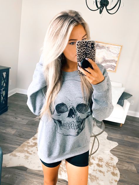 Halloween Leggings Outfit, Casual Halloween, Halloween Leggings, Pajama Outfits, Going Home Outfit, Skeleton Shirt, Holiday Wear, Fall Sweatshirt, Outfits With Leggings