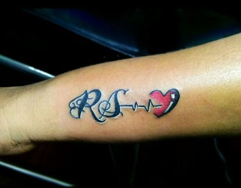 Love Tattoo On Hand, Heartbeat Tattoo With Name, Kids Initial Tattoos, Letter R Tattoo, Name Tattoo On Hand, Name Tattoos On Wrist, Heartbeat Tattoo, Alphabet Tattoo Designs, Tattoo Lettering Styles