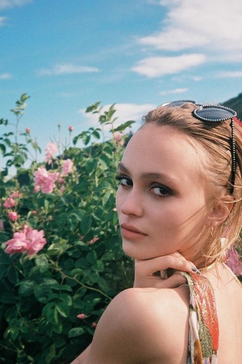 Lily Rose-Depp’s New Chanel Campaign Contains This Mysterious Message Chanel Campaign, Lily Rose Depp Chanel, Lily Depp, Lily Rose Depp Style, Style Parisienne, Toni Garrn, Love Lily, Anja Rubik, Best Eyeliner