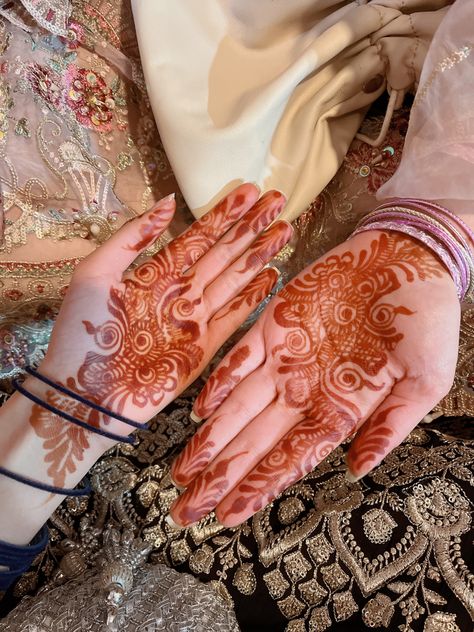 Eid Aesthetic Pictures, Aesthetic Eid, Eid Aesthetic, Eid Vibes, Eid 2024, Eid Ideas, Besties Pictures, Eid Mubark, Desi Vibes