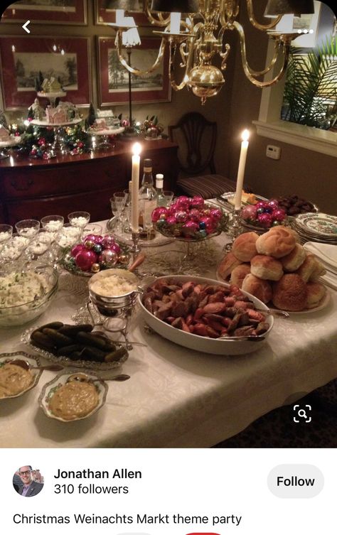 Christmas Eve Party Aesthetic, Cozy Christmas Theme Party, Christmas Dinner Display, Candlelight Christmas Dinner, Christmas Eve Dinner Aesthetic, Dinner Party Table Settings Christmas, Christmas Dinner Table With Food, Christmas Buffet Set Up, Christmas Food Aesthetics Ideas