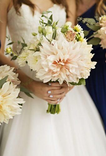 Dahlia Wedding Bouquets, Wedding Flower Trends, Dahlias Wedding, 2019 Nails, Elegant Wedding Flowers, Wedding Flower Guide, Dahlia Bouquet, Spring Wedding Bouquets, Wedding Flower Design