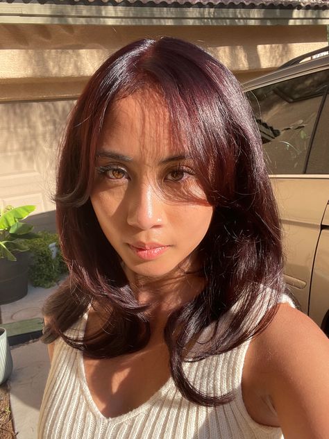 Dark Cherry Cola Hair, Dark Mahogany Hair, Dark Cherry Hair Color, Dark Cherry Hair, Hair Color Cherry Coke, Cherry Cola Hair Color, Cola Hair, Hair Color For Morena, Red Hair With Bangs