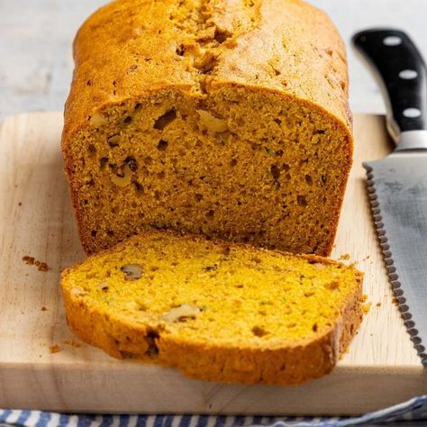 Pumpkin Zucchini Bread Zucchini Pumpkin Bread, Nut Breads, Carrot Zucchini Bread, Pumpkin Zucchini Bread, Zucchini Desserts, Pumpkin Zucchini, Zucchini Loaf, Canned Pumpkin Recipes, Fall Meals