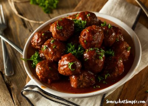 These crock pot meatballs are made using only 3 ingredients that you literally place in the slow cooker and forget about until you are ready to eat. Spicy Italian Meatballs, Slow Cooker Bbq Meatballs, Bbq Meatballs Crockpot, Pork Rind Recipes, Barbecue Meatballs, Meatball Recipes Crockpot, Cranberry Meatballs, Nutrisystem Recipes, Jelly Meatballs