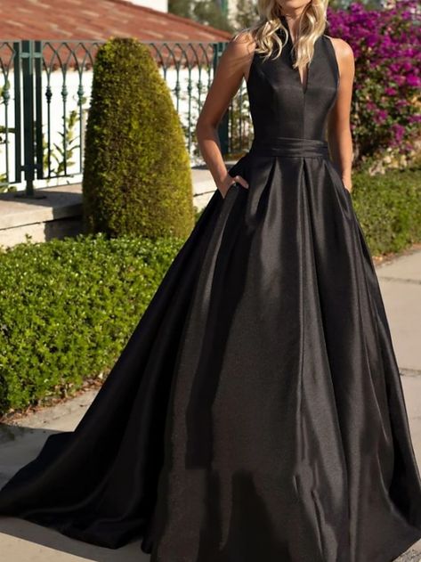 Old Hollywood Dress Gowns, Brides Mom Dress Classy Mothers, Wedding Color Schemes Black, Formal Dress With Pockets, Party Dress Elegant, Wedding Dress Suit, Haute Fashion, Gowns Elegant, Gown Elegant