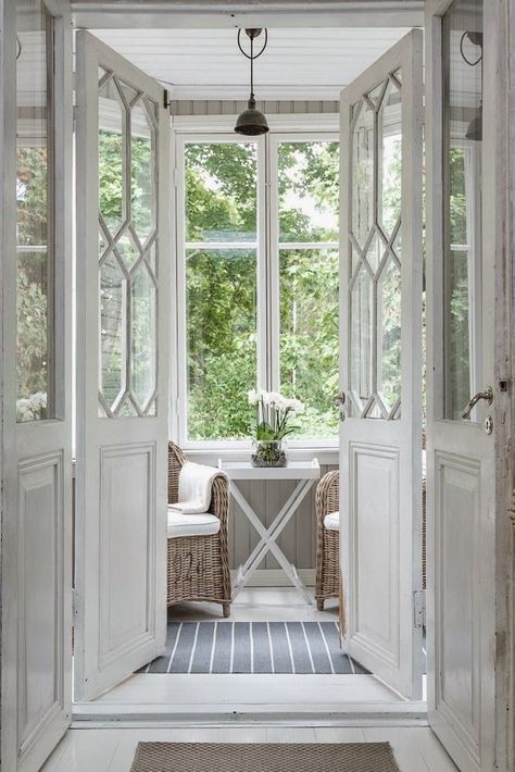 . Koti Diy, Sunrooms, White Cottage, French Doors Interior, Beautiful Doors, Style At Home, Door Styles, Interior Door, Sitting Area