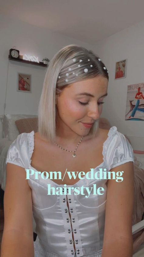 Pearl Hairstyles Short Hair, Short Hair With Pearls, Pearls In Hair Prom, Prom Hairstyles With Gems, Pearls Hairstyle, Prom Hairstyles Medium, Formal Hairstyles For Short Hair, Simple Prom Hair, Long Hairstyle