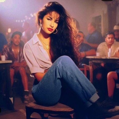 90s Latina Fashion, 90s Latina, Selena Quintanilla Videos, Selena Quintanilla Outfits, Selena Quintanilla Fashion, Latina Aesthetic, Selena Q, Tejano Music, Selena Quintanilla Perez