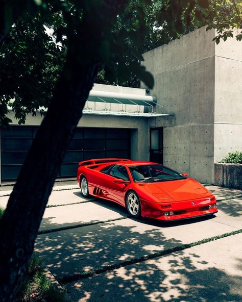 Produced this beauty from 1990 to 2001 that now has became an Iconic in the automotive industry. By @britton.shot #Lamborghini #Diablo #90s #Car #Supercar #Vehicle Lamborghini Diablo Wallpapers, 90s Lamborghini, Lambo Diablo, 90s Cars, 90s Pictures, Red Sports Car, Super Fast Cars, Cool Car Drawings, Super Sport Cars